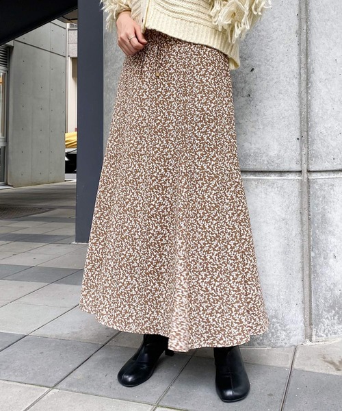 mysty woman（ミスティウーマン）の「小花マーメイドスカート 239177（スカート・レディース・ブラック/ブラウン/アイボリー・FREE）」の3枚目の写真