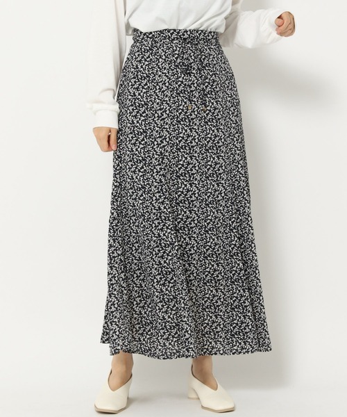 mysty woman（ミスティウーマン）の「小花マーメイドスカート 239177（スカート・レディース・ブラック/ブラウン/アイボリー・FREE）」の2枚目の写真