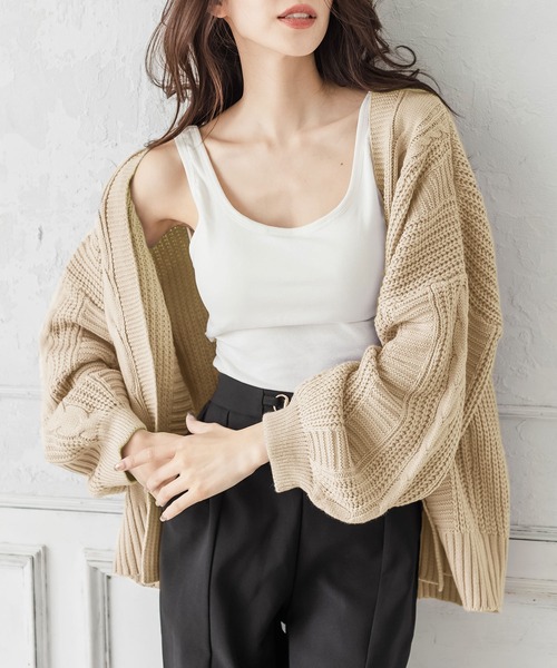 Julia Boutique（ジュリアブティック）の「手編み風ケーブル編みニットカーディガン/21643（カーディガン/ボレロ・レディース・ブラック/ベージュ/パープル/オフホワイト/グリーン系・ONE）」の3枚目の写真