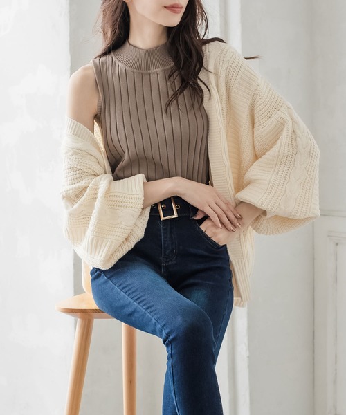 Julia Boutique（ジュリアブティック）の「手編み風ケーブル編みニットカーディガン/21643（カーディガン/ボレロ・レディース・ブラック/ベージュ/パープル/オフホワイト/グリーン系・ONE）」の2枚目の写真