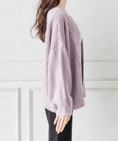 Julia Boutique（ジュリアブティック）の「手編み風ケーブル編みニットカーディガン/21643（カーディガン/ボレロ・レディース・ブラック/ベージュ/パープル/オフホワイト/グリーン系・ONE）」の11枚目の写真