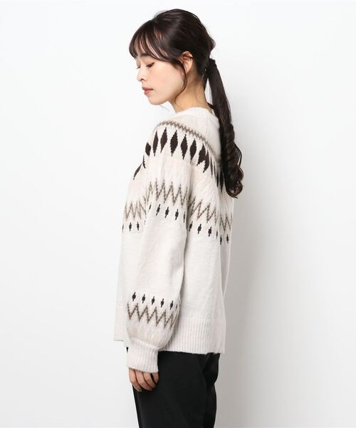JUGLANS(ユグランス)の「☆ シーズンムード高まる。ノルディック柄ニットプルオーバー(求心柄)(ニット/セーター・レディース・ブラック/オフホワイト/グレー・FREE)」の4枚目の写真