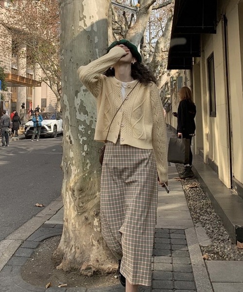 Girly Doll(ガーリードール)の「クロップドケーブルニットカーディガン(ニット/セーター・レディース・ベージュ/レッド/ピンク・FREE)」の16枚目の写真