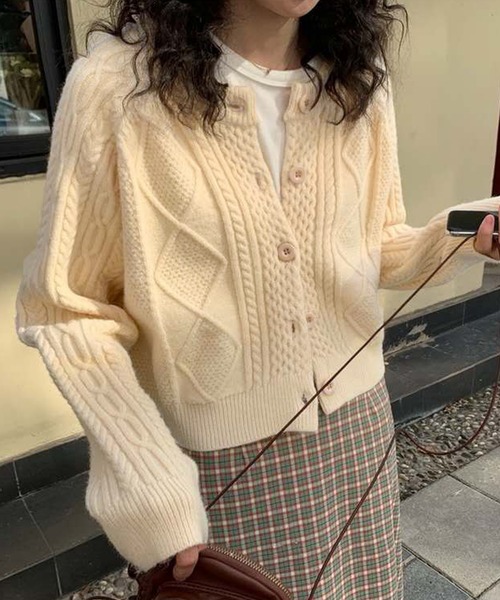 Girly Doll(ガーリードール)の「クロップドケーブルニットカーディガン(ニット/セーター・レディース・ベージュ/レッド/ピンク・FREE)」の20枚目の写真