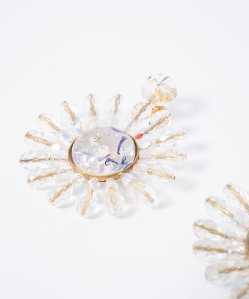 ANEVER（アンエバー）の「フラワー イヤリング（イヤリング・レディース・ホワイト系・F）」の4枚目の写真