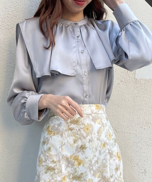 MAJESTIC LEGON(マジェスティックレゴン)の「セーラーカラーサテンブラウス(シャツ/ブラウス・レディース・グレー/アイボリー/ピンクベージュ・MEDIUM)」の2枚目の写真