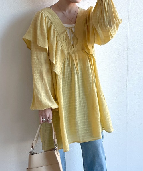 w closet(ダブルクローゼット)の「リボンフリルチュニック(シャツ/ブラウス・レディース・オフホワイト/ライム/イエロー・FREE)」の3枚目の写真