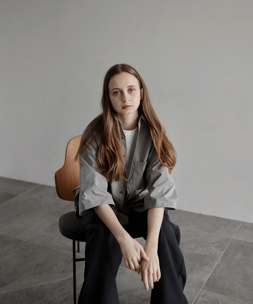 remer（リメール）の「loose taslan over shirt / ルーズタスランオーバーシャツ（シャツ/ブラウス・メンズ・グレイッシュベージュ/グリーン・MEDIUM/LARGE/SMALL）」の5枚目の写真