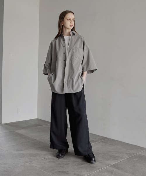 remer（リメール）の「loose taslan over shirt / ルーズタスランオーバーシャツ（シャツ/ブラウス・メンズ・グレイッシュベージュ/グリーン・MEDIUM/LARGE/SMALL）」の3枚目の写真