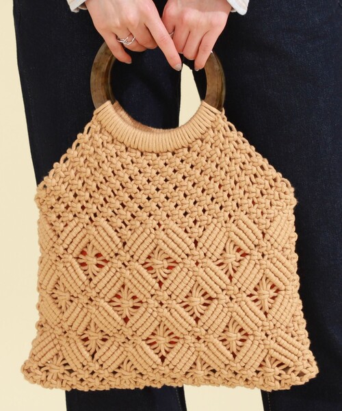 Ray BEAMS(レイビームス)の「Ray BEAMS / アクリル ハンドル 編み バッグ(かごバッグ・レディース・オフホワイト/ブラウン系その他3・ONE SIZE)」の2枚目の写真