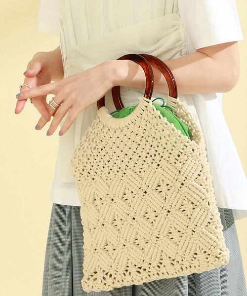 Ray BEAMS(レイビームス)の「Ray BEAMS / アクリル ハンドル 編み バッグ(かごバッグ・レディース・オフホワイト/ブラウン系その他3・ONE SIZE)」の16枚目の写真