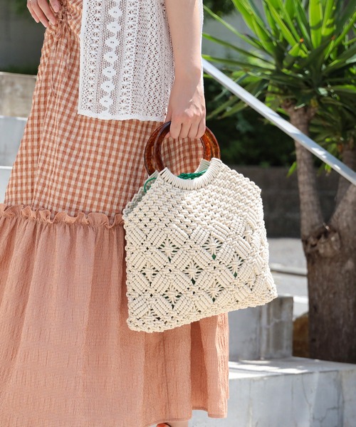 Ray BEAMS(レイビームス)の「Ray BEAMS / アクリル ハンドル 編み バッグ(かごバッグ・レディース・オフホワイト/ブラウン系その他3・ONE SIZE)」の17枚目の写真