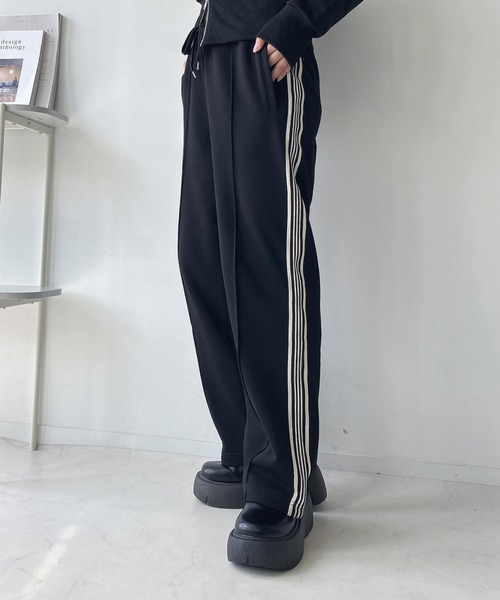 AS KNOW AS plus(アズノゥアズプラス)の「●ロゴ刺繍ルーズスウェットパンツ セットアップ可能(スウェットパンツ・レディース・ブラック/オートミール/グリーン/ブラック系2/カーキ系2/ネイビー系2/アイボリー系2/ブラック系3/アイボリー系3/グレー系3・FREE)」の17枚目の写真