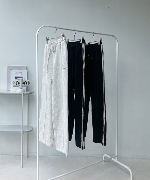 AS KNOW AS plus(アズノゥアズプラス)の「●ロゴ刺繍ルーズスウェットパンツ セットアップ可能(スウェットパンツ・レディース・ブラック/オートミール/グリーン/ブラック系2/カーキ系2/ネイビー系2/アイボリー系2/ブラック系3/アイボリー系3/グレー系3・FREE)」の20枚目の写真