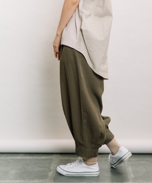refinedworks(リファインドワークス)の「裾タックバルーンパンツ(その他パンツ・レディース・カーキ/キャメル/チャコールグレー・FREE)」の13枚目の写真