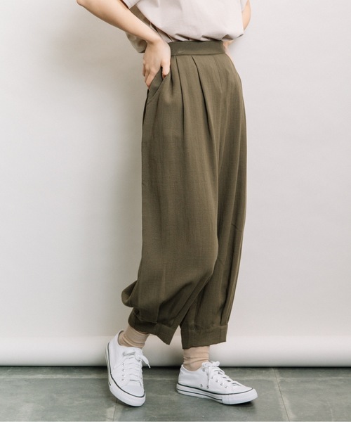 refinedworks(リファインドワークス)の「裾タックバルーンパンツ(その他パンツ・レディース・カーキ/キャメル/チャコールグレー・FREE)」の15枚目の写真