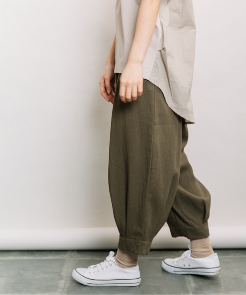 refinedworks(リファインドワークス)の「裾タックバルーンパンツ(その他パンツ・レディース・カーキ/キャメル/チャコールグレー・FREE)」の12枚目の写真