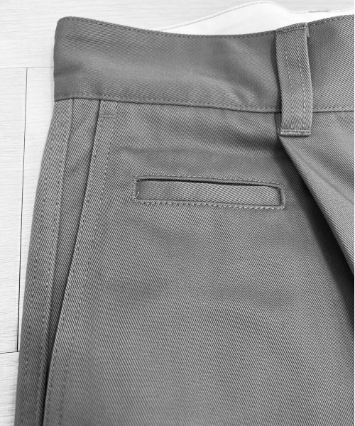 KIIT(キート)の「KIIT キート / Dickies×KIIT BAGGY PANTS ディッキーズ別注 バギーパンツ タックパンツ / KIN-P98-001(チノパンツ・メンズ・ブラック/ダークブラウン/キャメル/ベージュ/ネイビー・2/1/3)」の8枚目の写真