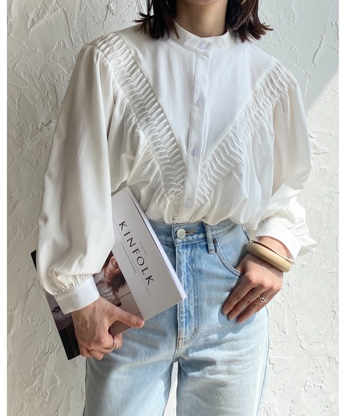 She's Closet(シーズクローゼット)の「バンドカラーVラインスモッキング刺繍ボリュームスリーブ長袖ギャザーブラウス(シャツ/ブラウス・レディース・ホワイト/ブラック・FREE)」の17枚目の写真
