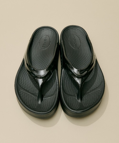 OOFOS(ウーフォス)の「Oomega 2000440050211 BLACK(サンダル・レディース・ブラック・4/6/5/3/7/8/9)」の3枚目の写真