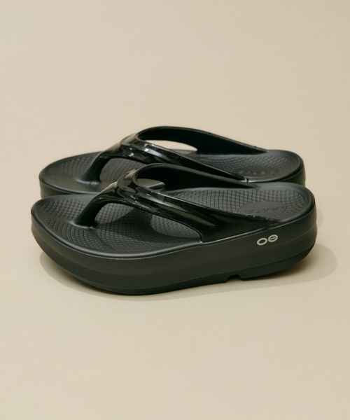 OOFOS(ウーフォス)の「Oomega 2000440050211 BLACK(サンダル・レディース・ブラック・4/6/5/3/7/8/9)」の13枚目の写真