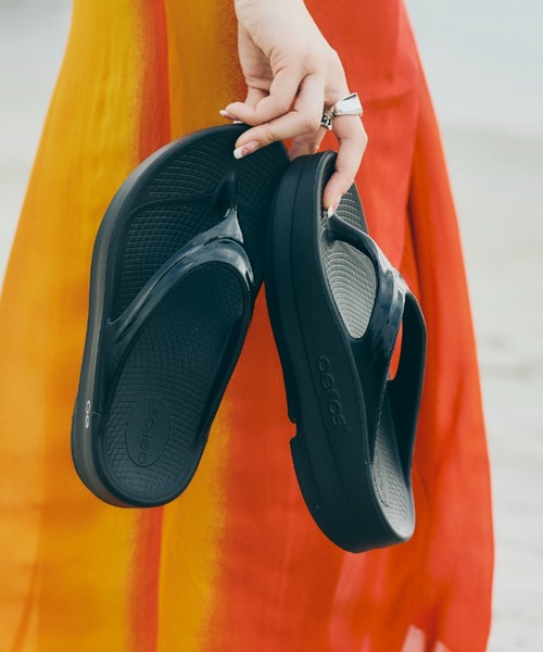 OOFOS(ウーフォス)の「Oomega 2000440050211 BLACK(サンダル・レディース・ブラック・4/6/5/3/7/8/9)」の11枚目の写真