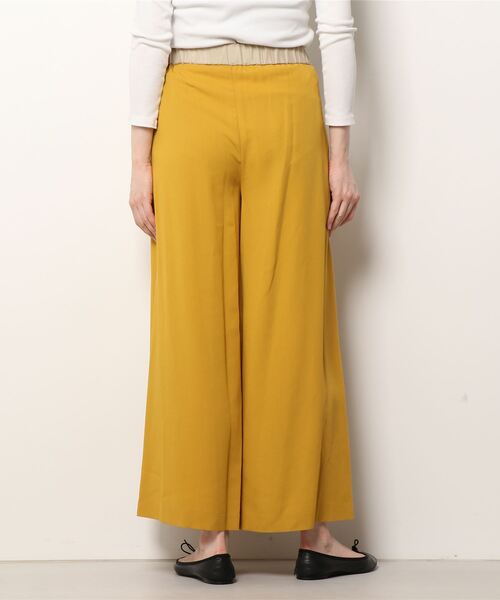 MARECHAL TERRE(マルシャルテル)の「MARECHAL TERRE(マルシャルテル) タックワイドフレアーパンツ(その他パンツ・レディース・イエロー・1/2)」の3枚目の写真