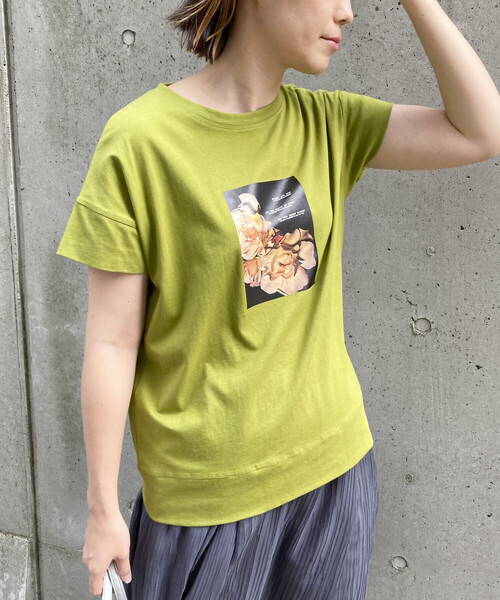 COMME CA ISM(コムサイズム)の「フォトプリント Tシャツ(Tシャツ/カットソー・レディース・ブラウン/レッド/オリーブ/アイボリー・SMALL/MEDIUM/LARGE)」の3枚目の写真
