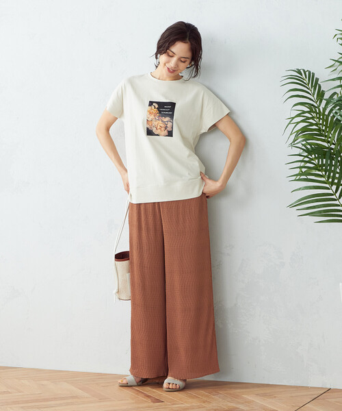 COMME CA ISM(コムサイズム)の「フォトプリント Tシャツ(Tシャツ/カットソー・レディース・ブラウン/レッド/オリーブ/アイボリー・SMALL/MEDIUM/LARGE)」の5枚目の写真
