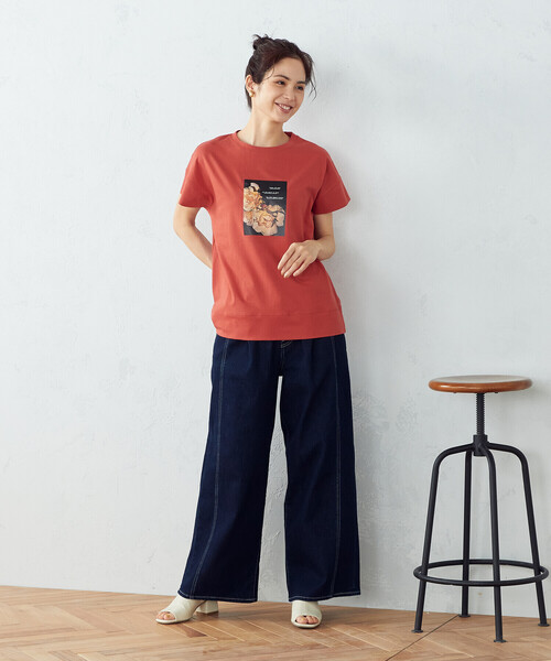COMME CA ISM(コムサイズム)の「フォトプリント Tシャツ(Tシャツ/カットソー・レディース・ブラウン/レッド/オリーブ/アイボリー・SMALL/MEDIUM/LARGE)」の7枚目の写真