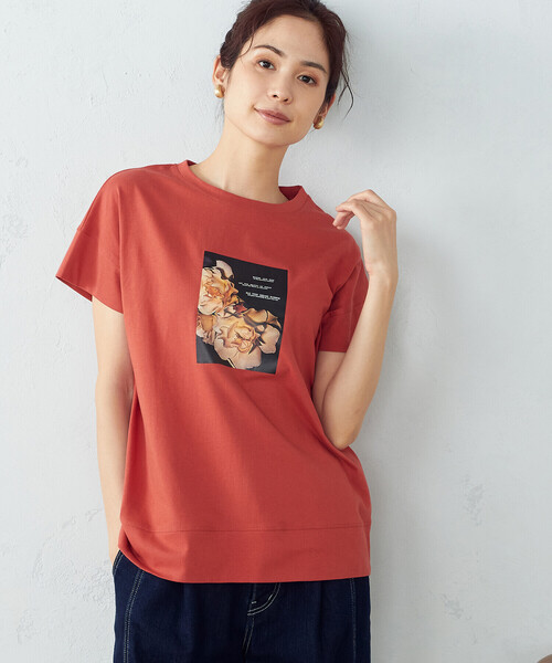 COMME CA ISM(コムサイズム)の「フォトプリント Tシャツ(Tシャツ/カットソー・レディース・ブラウン/レッド/オリーブ/アイボリー・SMALL/MEDIUM/LARGE)」の8枚目の写真