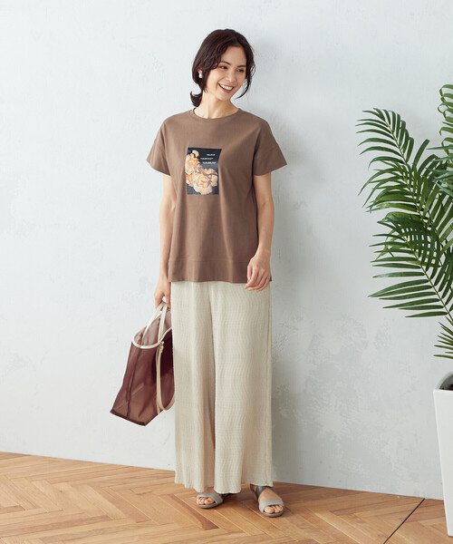 COMME CA ISM(コムサイズム)の「フォトプリント Tシャツ(Tシャツ/カットソー・レディース・ブラウン/レッド/オリーブ/アイボリー・SMALL/MEDIUM/LARGE)」の9枚目の写真
