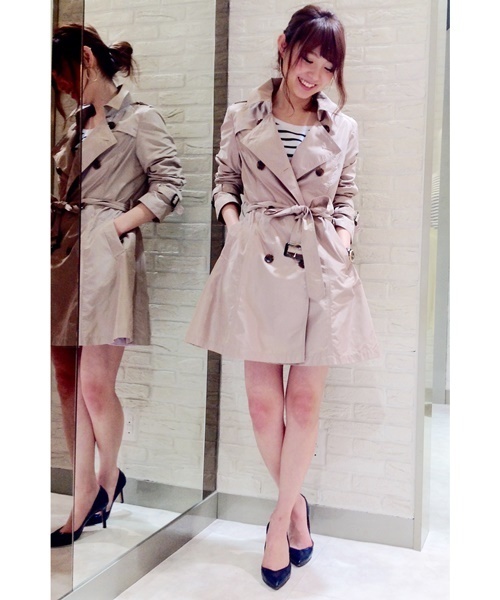 LIMITLESS LUXURY(リミットレスラグジュアリー)の「フレアートレンチ。(トレンチコート・レディース・ベージュ/ネイビー・38/36)」の1枚目の写真