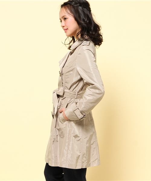 LIMITLESS LUXURY(リミットレスラグジュアリー)の「フレアートレンチ。(トレンチコート・レディース・ベージュ/ネイビー・38/36)」の4枚目の写真