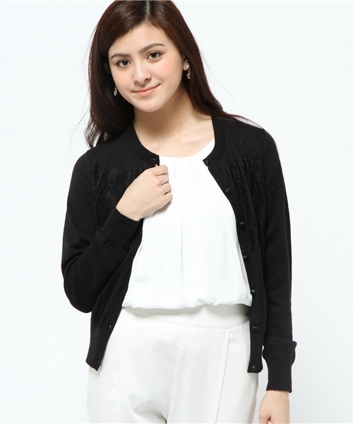 La TOTALITE(ラトータリテ)の「フロントレース クルーネックカーディガン(ニット/セーター・レディース・ブラック/ベージュ/ピンク系その他・FREE)」の2枚目の写真