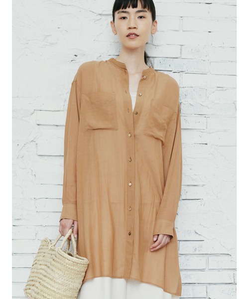 human woman（ヒューマンウーマン）の「シアーロングシャツ（シャツ/ブラウス・レディース・ホワイト/ベージュ/ネイビー・MEDIUM）」の2枚目の写真