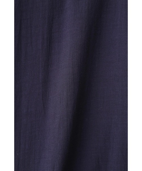 human woman（ヒューマンウーマン）の「シアーロングシャツ（シャツ/ブラウス・レディース・ホワイト/ベージュ/ネイビー・MEDIUM）」の7枚目の写真