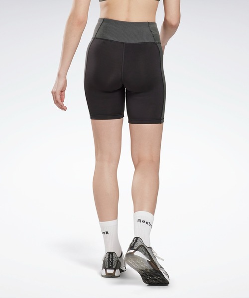 Reebok（リーボック）の「リブ ハイライズ レギンス / Rib High-Rise Leggings / ヨガウェア（レギンス/スパッツ・レディース・ブラック/ライトブラウン・SMALL/MEDIUM/LARGE/X-LARGE/X-SMALL）」の3枚目の写真