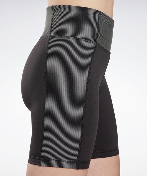 Reebok（リーボック）の「リブ ハイライズ レギンス / Rib High-Rise Leggings / ヨガウェア（レギンス/スパッツ・レディース・ブラック/ライトブラウン・SMALL/MEDIUM/LARGE/X-LARGE/X-SMALL）」の5枚目の写真