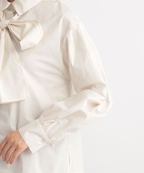 Andemiu（アンデミュウ）の「ビックボウタイブラウス126275（シャツ/ブラウス・レディース・チャコールグレー/パープル/オフホワイト・FREE）」の20枚目の写真