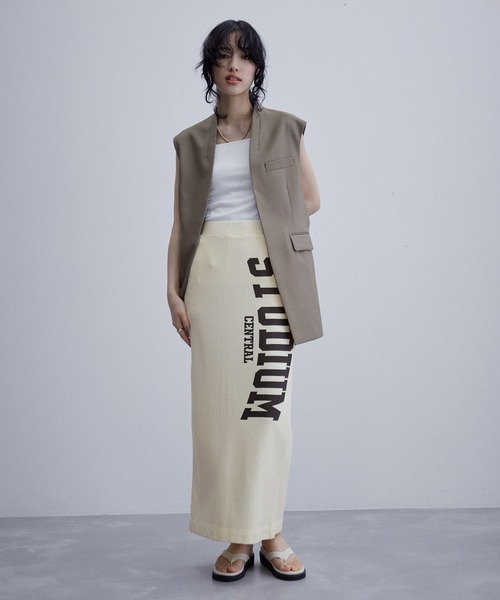 ADAM ET ROPE'（アダムエロペ）の「【サステナブル】グラフィック裏毛スカート（スカート・レディース・ホワイト/チャコールグレー・FREE）」の6枚目の写真