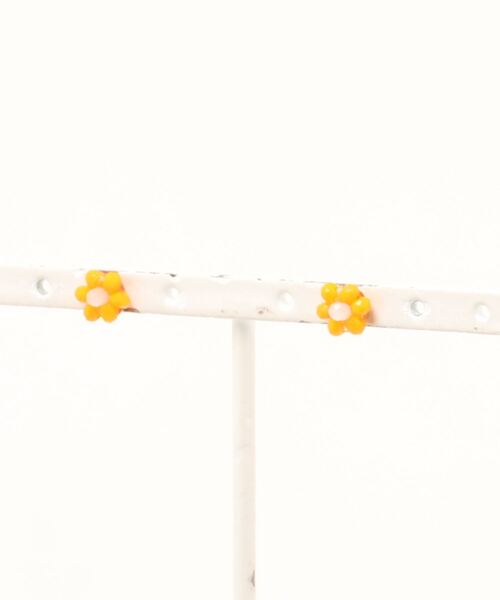 natural couture(ナチュラルクチュール)の「ビーズフラワーピアス(ピアス(両耳用)・レディース・ホワイト/ラベンダー/グリーン/オレンジ・FREE)」の4枚目の写真