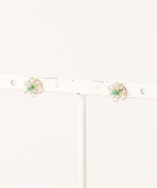 natural couture(ナチュラルクチュール)の「ビーズフラワーピアス(ピアス(両耳用)・レディース・ホワイト/ラベンダー/グリーン/オレンジ・FREE)」の3枚目の写真