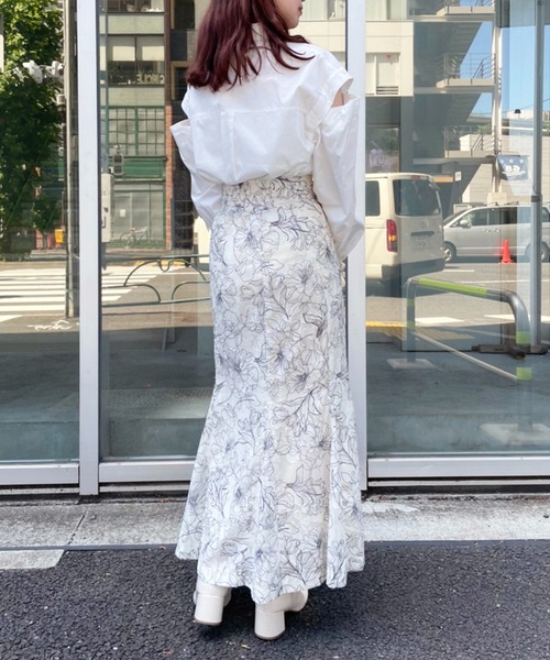 one after another NICE CLAUP(ワンアフターアナザーナイスクラップ)の「パールボタン肩あきマルチシャツ(シャツ/ブラウス・レディース・オフホワイト/ブラウン系その他/ブルー/ブルー系その他・FREE)」の7枚目の写真