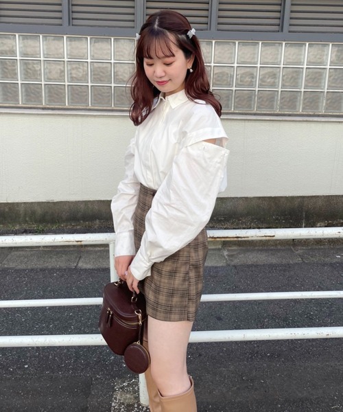 one after another NICE CLAUP(ワンアフターアナザーナイスクラップ)の「パールボタン肩あきマルチシャツ(シャツ/ブラウス・レディース・オフホワイト/ブラウン系その他/ブルー/ブルー系その他・FREE)」の12枚目の写真