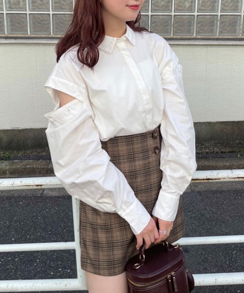 one after another NICE CLAUP(ワンアフターアナザーナイスクラップ)の「パールボタン肩あきマルチシャツ(シャツ/ブラウス・レディース・オフホワイト/ブラウン系その他/ブルー/ブルー系その他・FREE)」の14枚目の写真