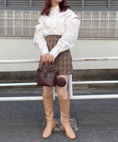 one after another NICE CLAUP(ワンアフターアナザーナイスクラップ)の「パールボタン肩あきマルチシャツ(シャツ/ブラウス・レディース・オフホワイト/ブラウン系その他/ブルー/ブルー系その他・FREE)」の11枚目の写真