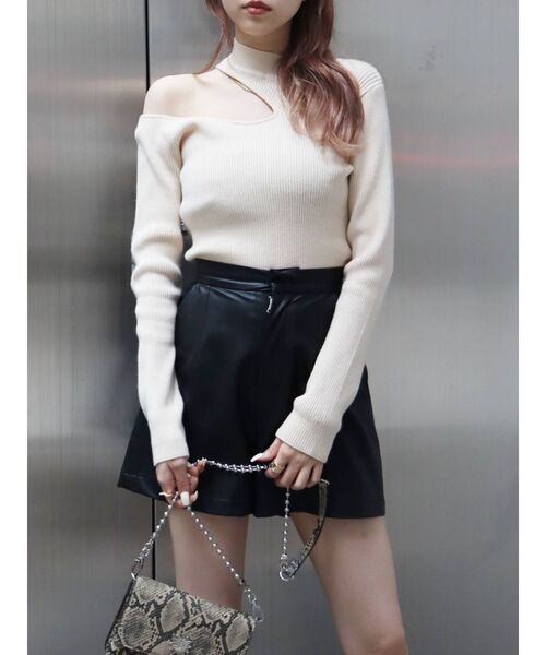 EVRIS（エヴリス）の「レザーライクタックショートパンツ（その他パンツ・レディース・ブラック/アイボリー・SMALL/MEDIUM）」の19枚目の写真