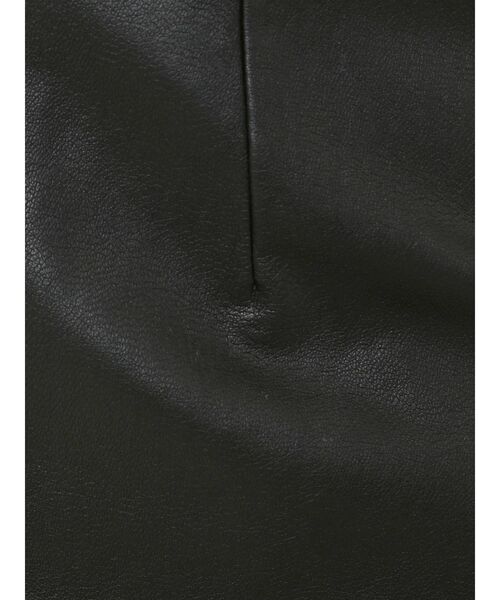 EVRIS（エヴリス）の「レザーライクタックショートパンツ（その他パンツ・レディース・ブラック/アイボリー・SMALL/MEDIUM）」の5枚目の写真