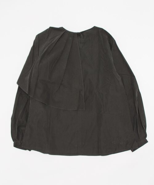 and it_(アンドイット)の「アシンメトリーケープカラーエステルピーチブラウス(シャツ/ブラウス・レディース・オフホワイト/モカ/チャコール・M/L)」の9枚目の写真
